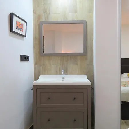 Living Hercules Apartment