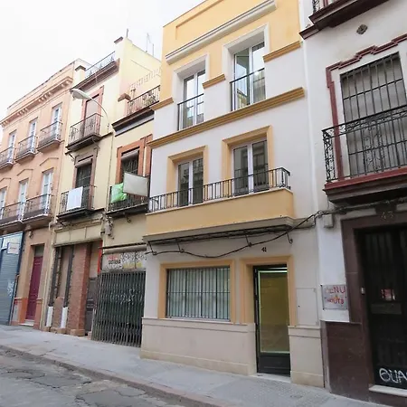 Living Hercules Apartment