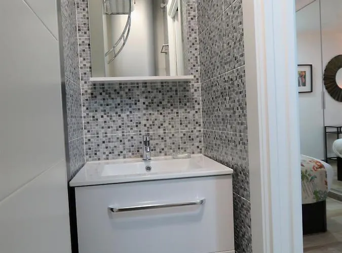 Living Hercules Apartment